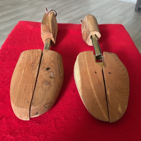 Rochester Men’s Sir Alton Shoe Tree-Medium-Aromatic USA Cedar-Fits 8W to 10M - Picture 4 of 5